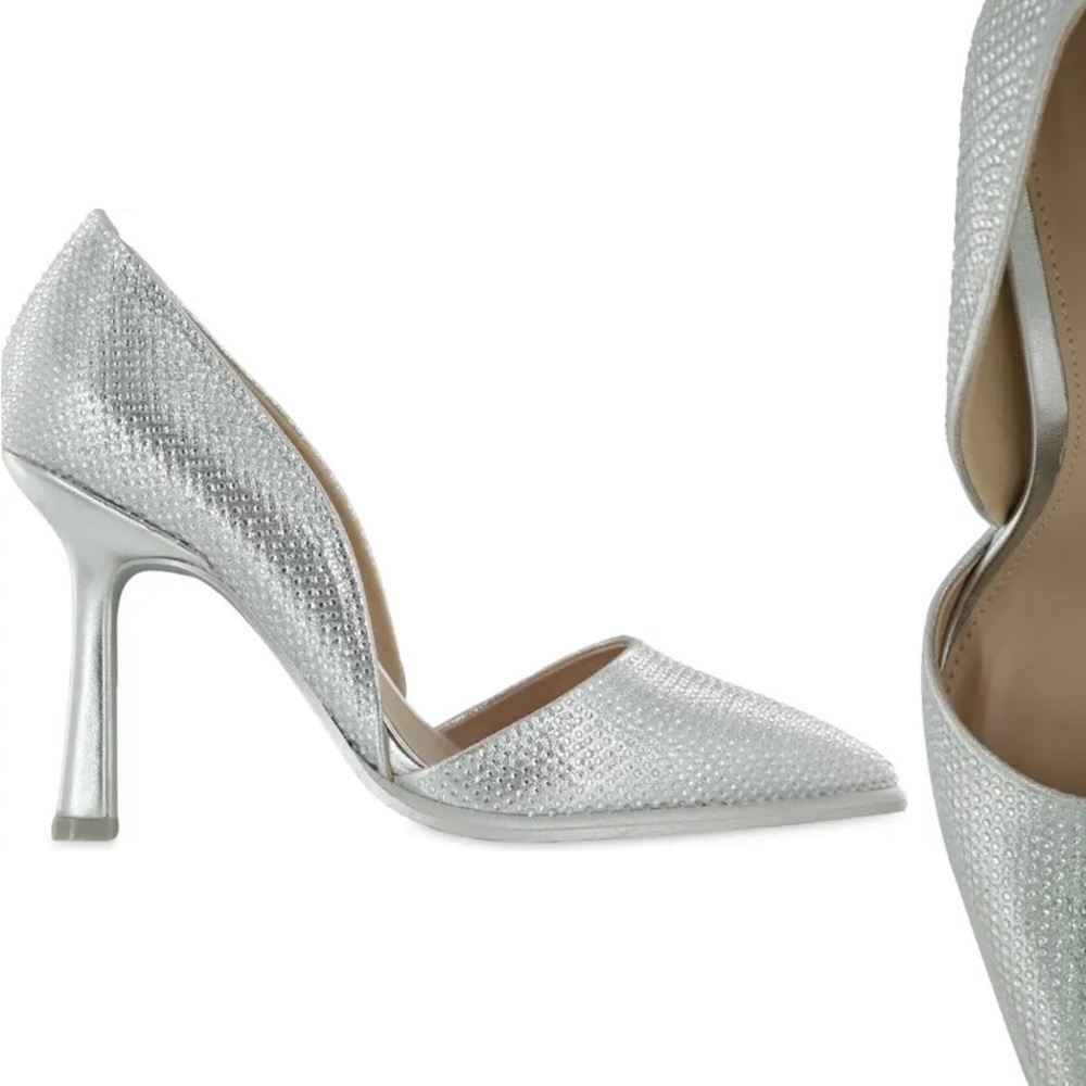 MIA CIA heel pump silver color silver- true to size- new never worn